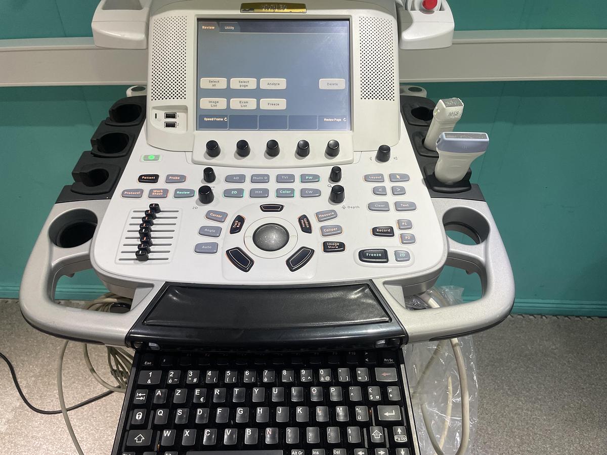 Gebraucht GE Vivid E9 Ultraschallgerät mit zwei Sonden und Drucker