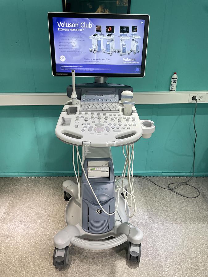Gebraucht GE Voluson S8 Ultraschallgerät mit drei Sonden und Drucker