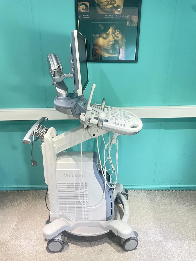 Gebraucht GE Voluson S8 Ultraschallgerät mit drei Sonden und Drucker