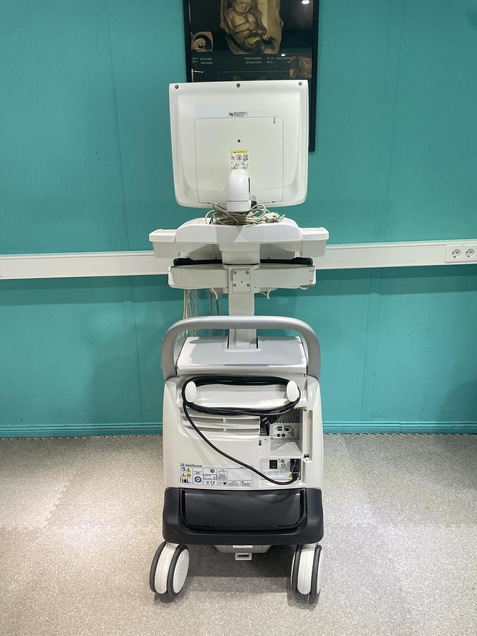 Gebraucht GE Vivid E9 Ultraschallgerät mit zwei Sonden und Drucker