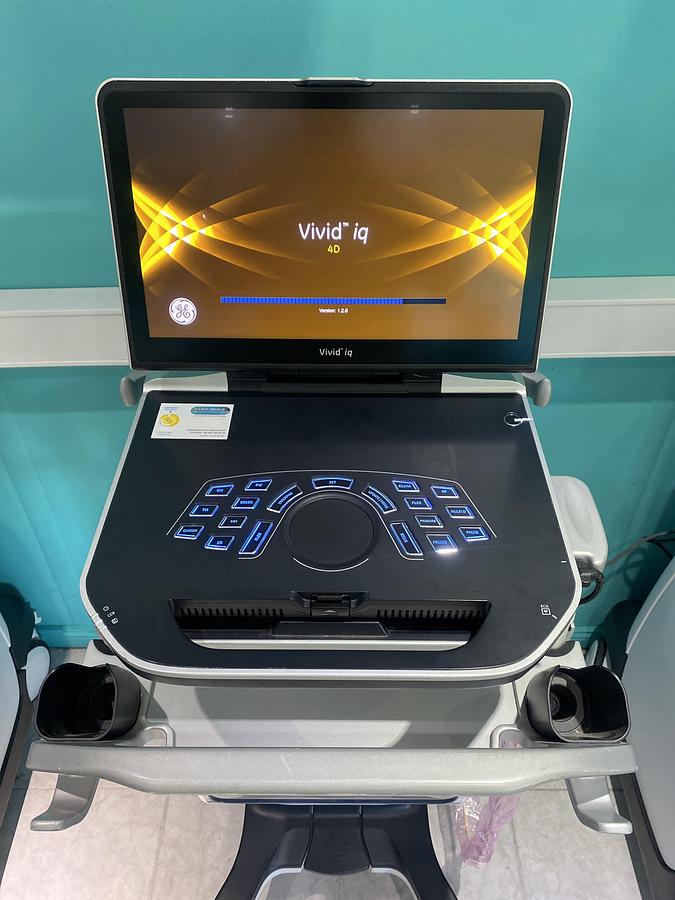 Gebraucht GE Vivid iq Ultraschallgerät mit M5Sc-RS Kardiosonde