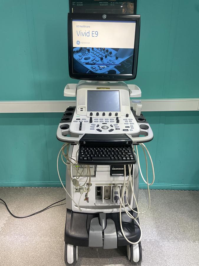 Gebraucht GE Vivid E9 Ultraschallgerät mit zwei Sonden und Drucker
