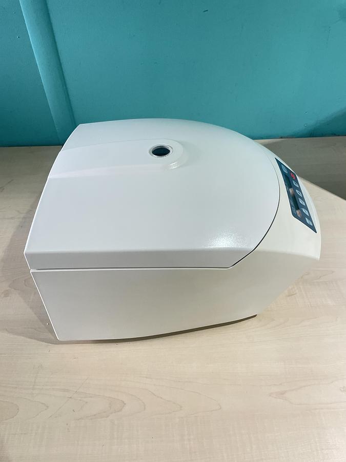 Gebraucht HETTICH EBA 280 Tischzentrifuge für Blut und Urinproben