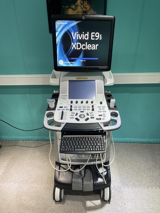 Gebraucht GE Vivid E9 XDclear Ultraschallgerät mit zwei Sonden und Drucker