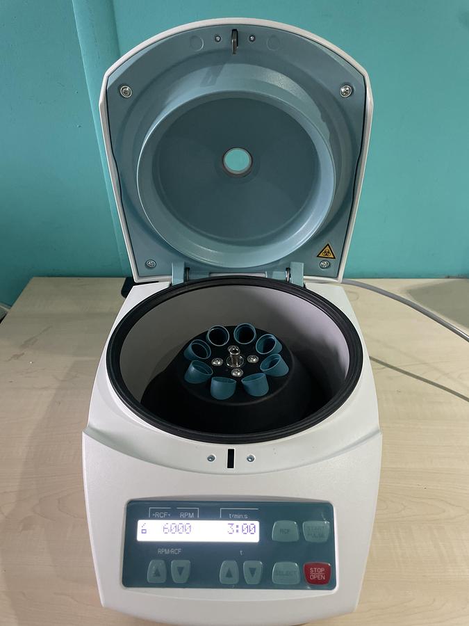 Gebraucht Hettich EBA 200 Tischzentrifuge für Blut und Urinproben