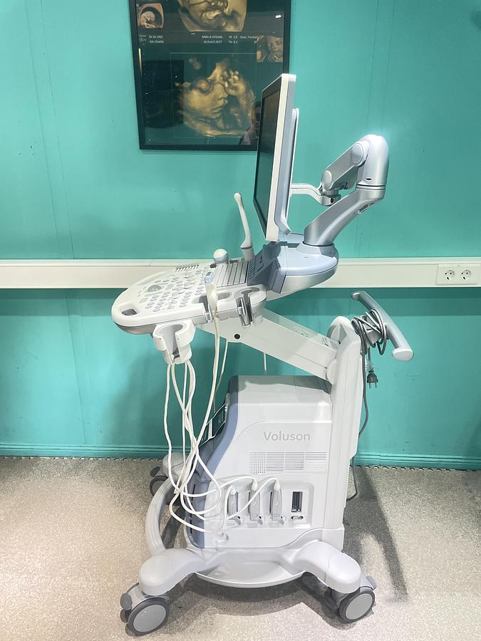Gebraucht GE Voluson S8 Ultraschallgerät mit drei Sonden und Drucker