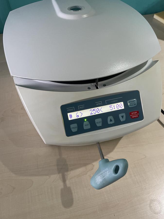 Gebraucht HETTICH EBA 280 Tischzentrifuge für Blut und Urinproben