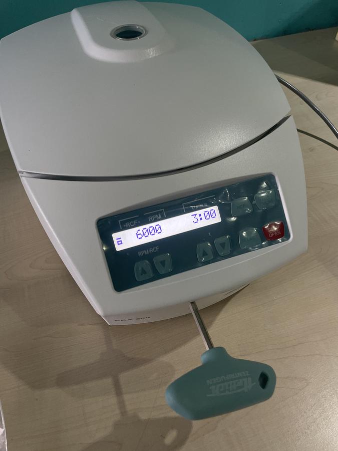 Gebraucht Hettich EBA 200 Tischzentrifuge für Blut und Urinproben