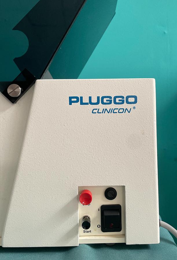 Used Pluggo Clinicon Decapper / automatischer Deckel Entferner