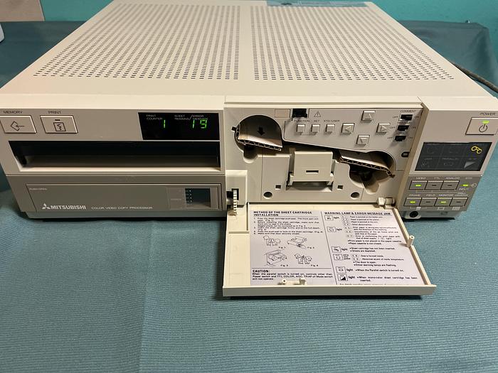 Gebraucht Mitsubishi CP 100E Color Videokopiergerät