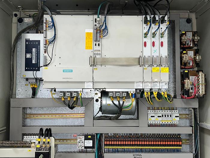 Utilisé Fraiseuse CN à montant mobile CORREA Type L30/58