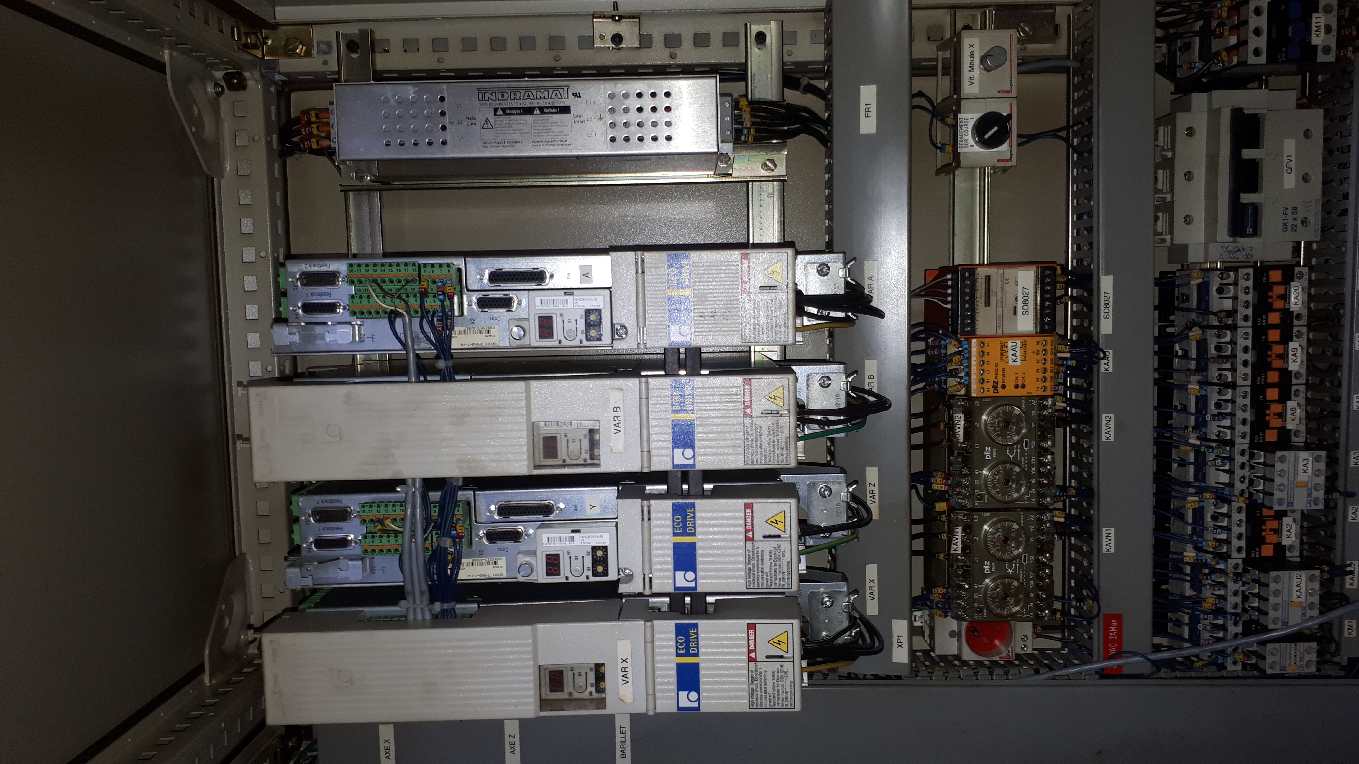 Used Indramat Indramat azionamenti DKC01 3-040-7-FW