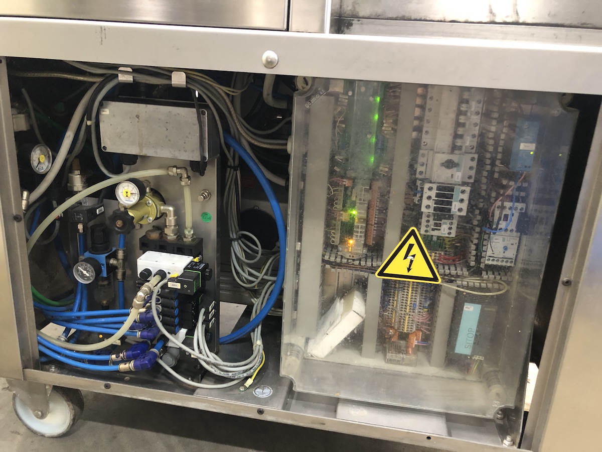 Used Multivac T250 MAP-traysealer. Semi or fully-automatic, excellent condition.