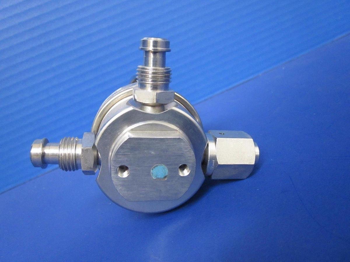 Used Veriflo TDR451W3PVSMF Tied Diaphragm Regulator, 3000 psi, 3 Ports, Used