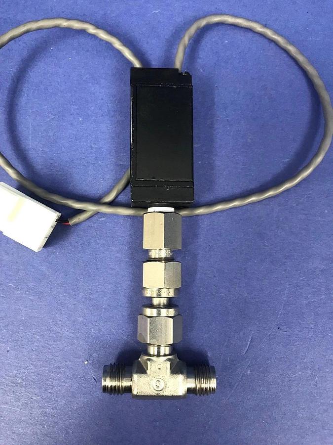 Used SMC Vacuum Pressure Switch, 1-4 kgf/cm2 w/ 1/4" MVCR Tee Fitting, Used