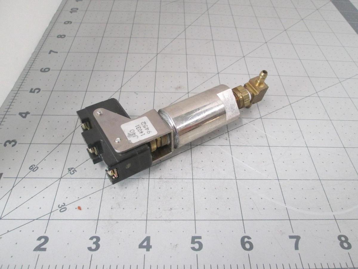Used United Electric, J40 14031 9452, Pressure Switch, Used