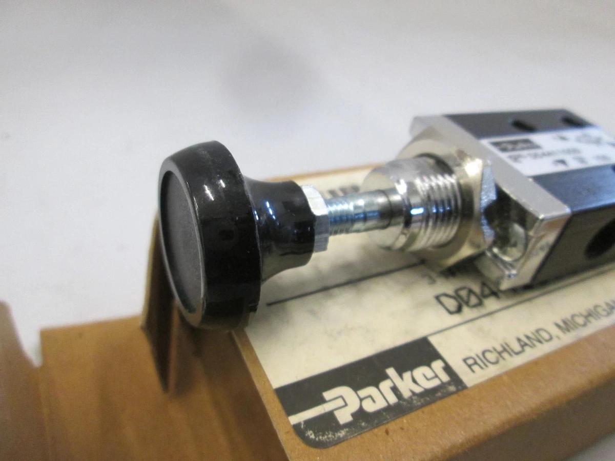 Parker, D04411000, 3 Way manual Poppet Valve, New