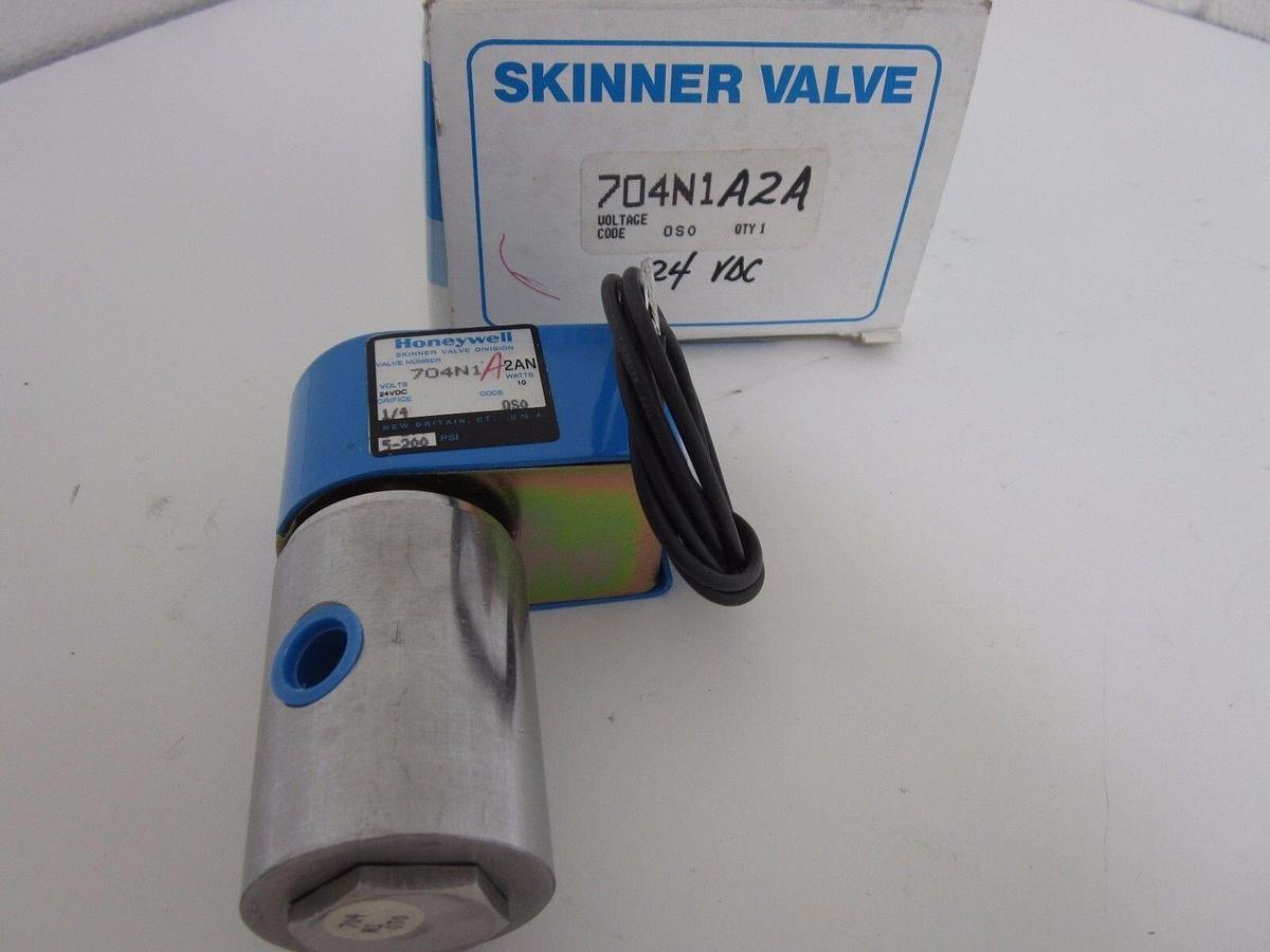 Used Honeywell Skinner 704N1A2AN Pilot Operated Piston Valve 1/4" NPT 24V