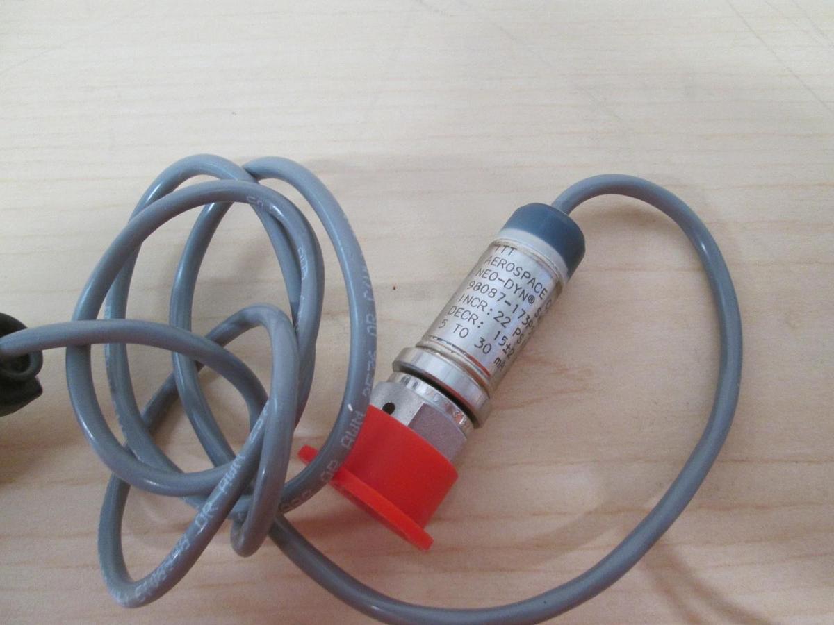 Used ITT Aerospace Controls 98087-17395s70 NEO-DYN Pressure Switch, 1/4" Female VCR