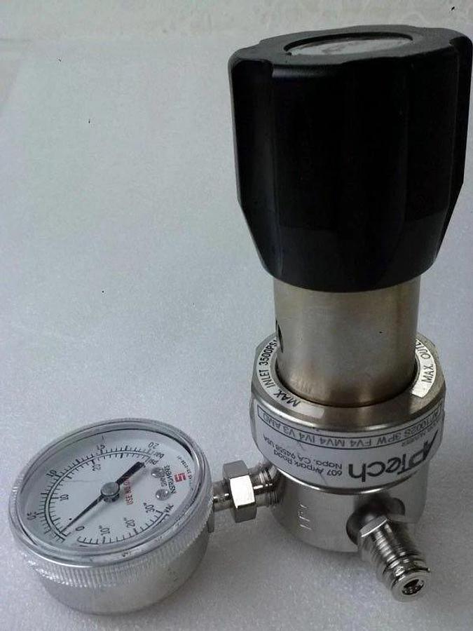 Used Aptech AP1002S Regulator 3-1/2"Face to Face 1/4"M/Fvcr with Span Gauge, Used