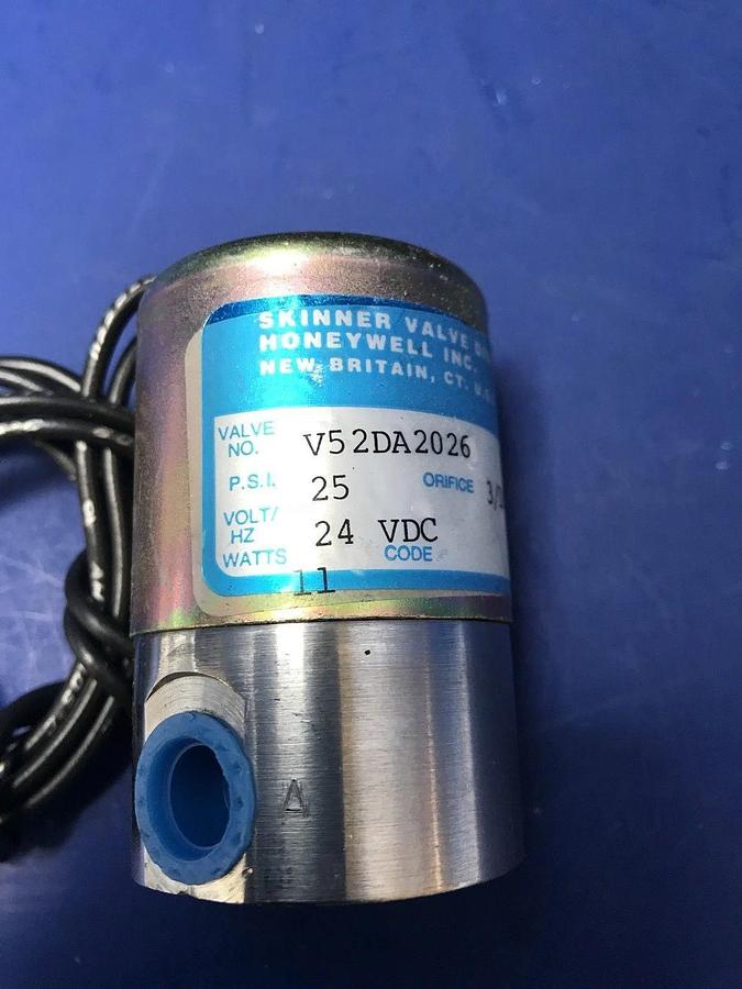 HONEYWELL SKINNER V52DA2026 2-Way Valve, 25 psi, 11W, 24 VDC, NEW
