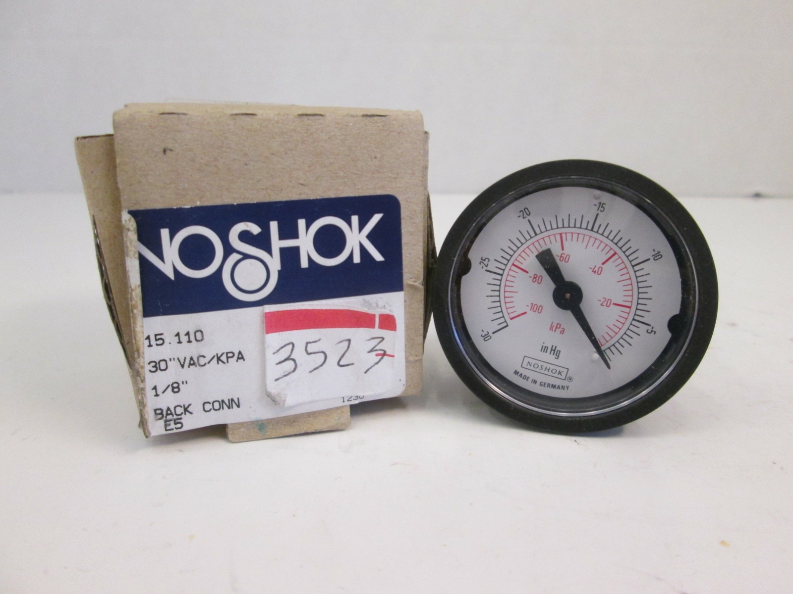 Used Noshok 15.110 Pressure Gauge 1/8", -30-0 in Hg