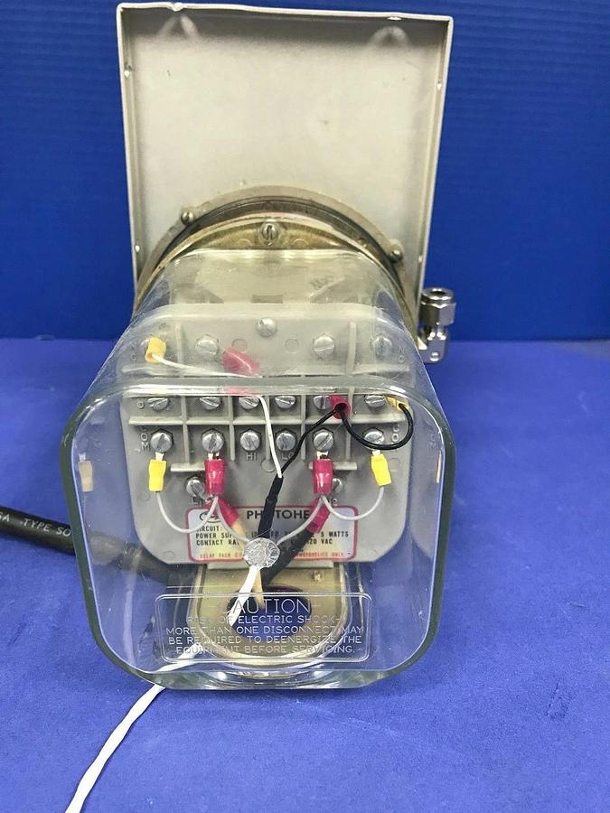 Used Dwyer 3003C Photohelic Gauge 0 to 3" Water, w/ Mounting Panel & Wiring, Used