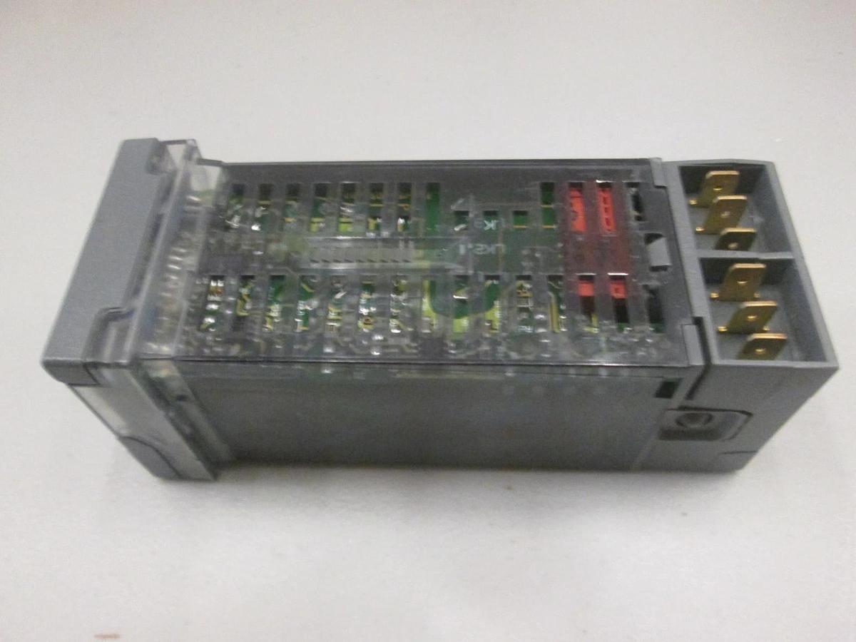 Used OMEGA CN800 Series, Model CN884J, Temperature Controller, Used