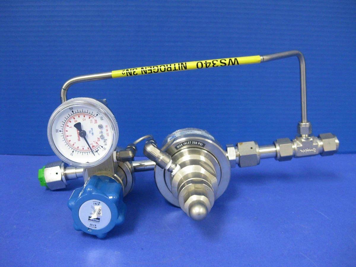 Used Veriflo SQ Double Regulator Gas Stick Assy w/ SQ420E and -30-0-200 psi Gauge