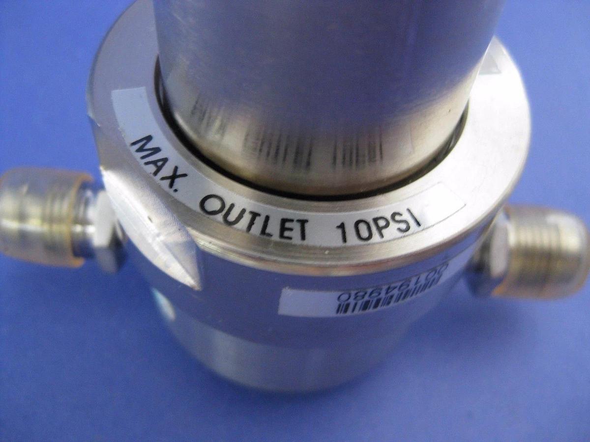 Used APTech Semi Gas Pressure Regulator 033-0233-010, 3 Port, 1/4" VCR- Used