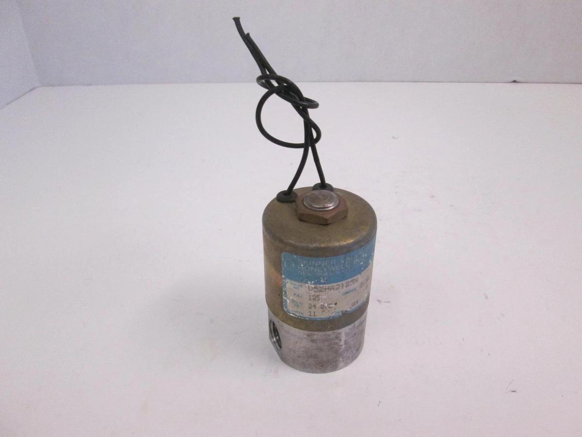 Used Skinner Honeywell V52HA2125N Valve, 125PSI, 24VDC, 11W, Used