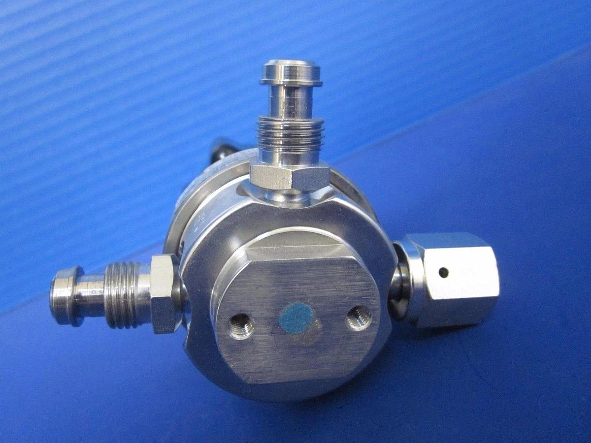 Used Veriflo IR401W3PVCRMMF General Purpose Regulator, 3000 psi, 3 Ports, Used
