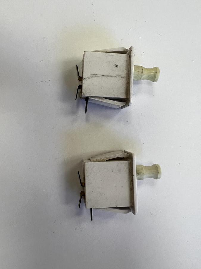 Used 1DM401 Micro Switch L181 10A 1/2HP 125, 250. 277 VAC 8639, Used