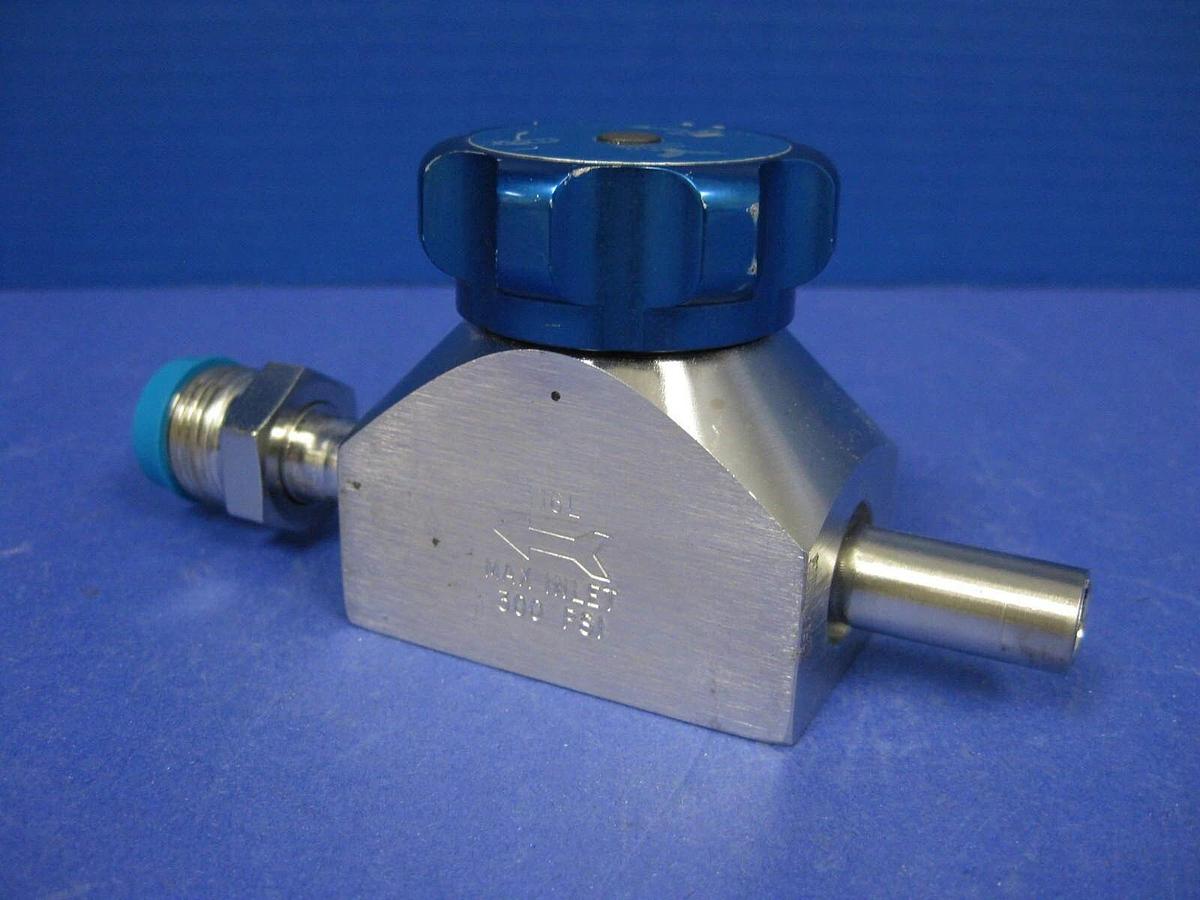 Used Veriflo 935TS8VCR8MXYK UHP High Flow Valve, 1/2" MVCR x 1/2" Tube, Used