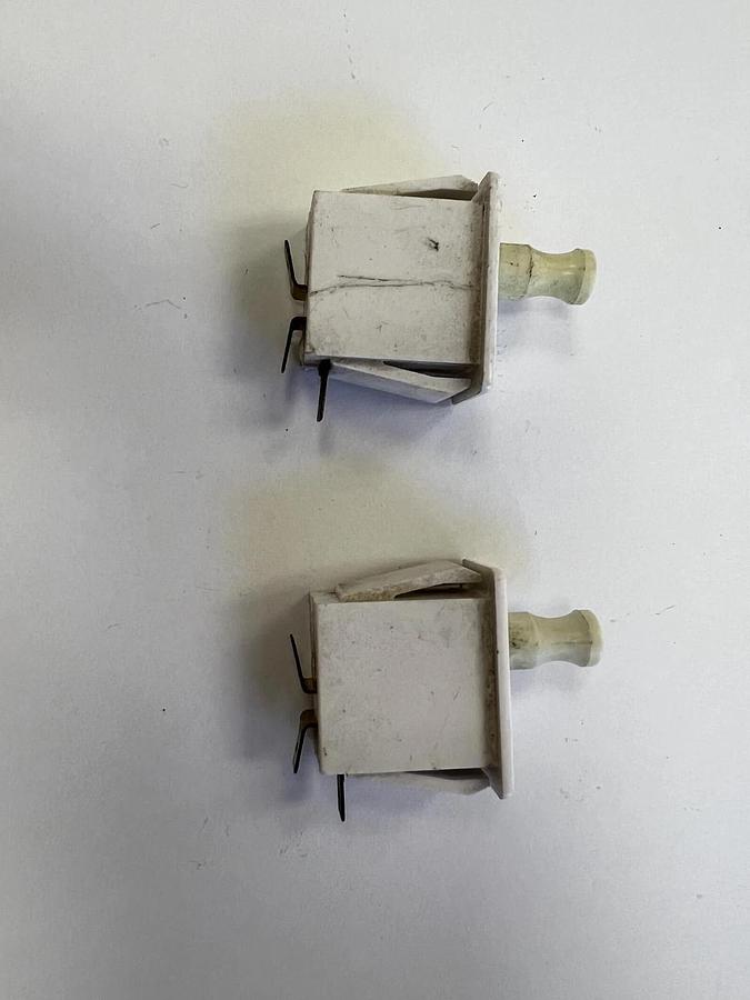 Used 1DM401 Micro Switch L181 10A 1/2HP 125, 250. 277 VAC 8639, Used