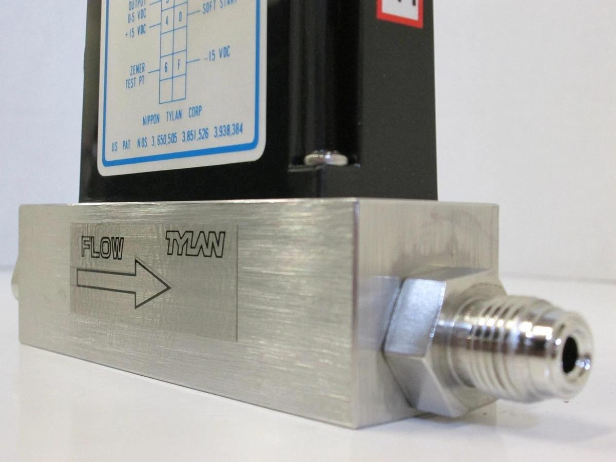 Used Tylan FC-261 MFC, Range: 10SLM, Gas: H2, 1/4" Male VCR In/Out