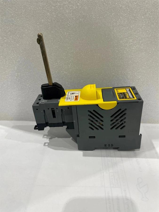 Bussmann, OPM-1038SW Optima Fuse Block 30A 600V, used
