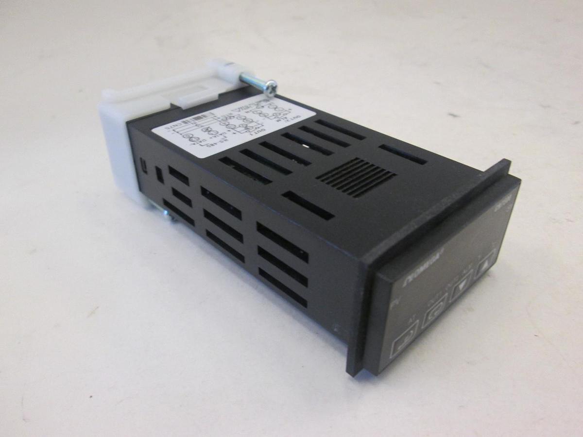 Used Omega, Temperature Controller, CN7500, 50/60Hz, 100-240V, Used