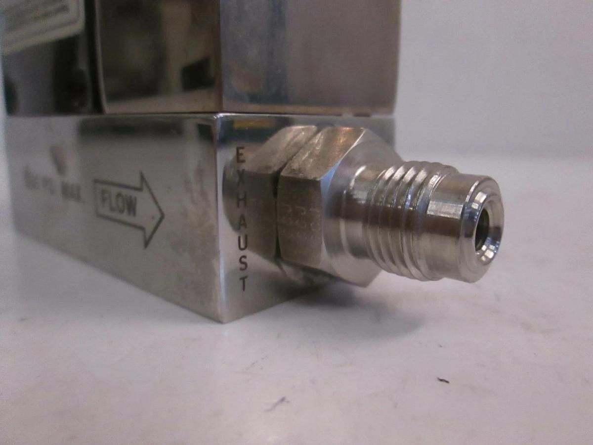 Used Unit UFC-1100 Mass Flow Controller, N2, 300 SCCM, Used