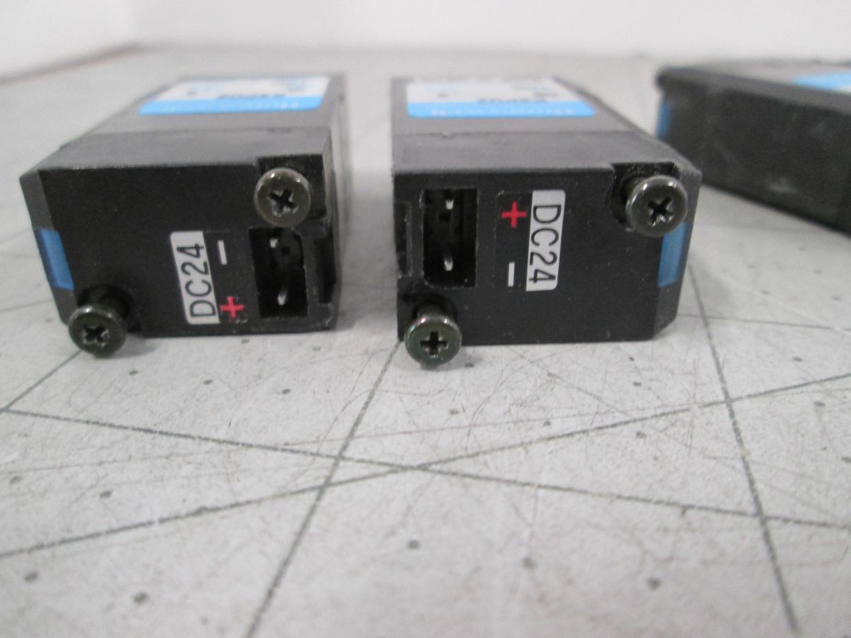 Used Honeywell, Skinner K3P02, 3-Way Solenoid Valve 24VDC, 100PSI 0.5W Lot of 4