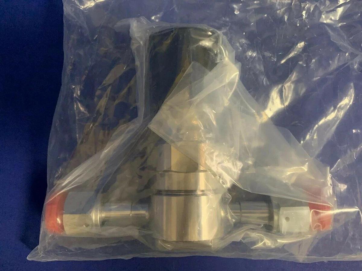 Used Tescom 64-26V1TRL20 Regulator, 1/2" FVCR, 60 psi, New