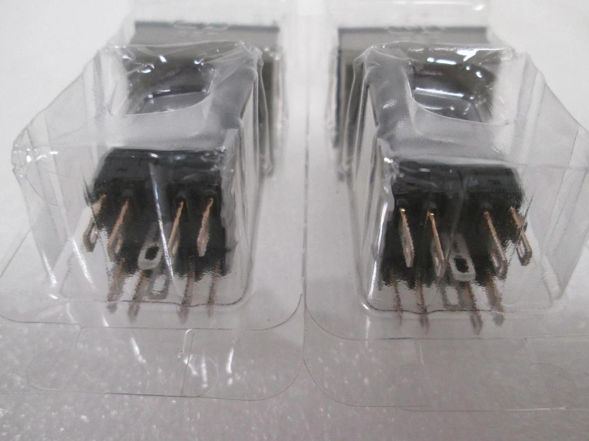 IDEC, AG225-ELG22B3, Push Button Switch, Green, New, Lot of 2
