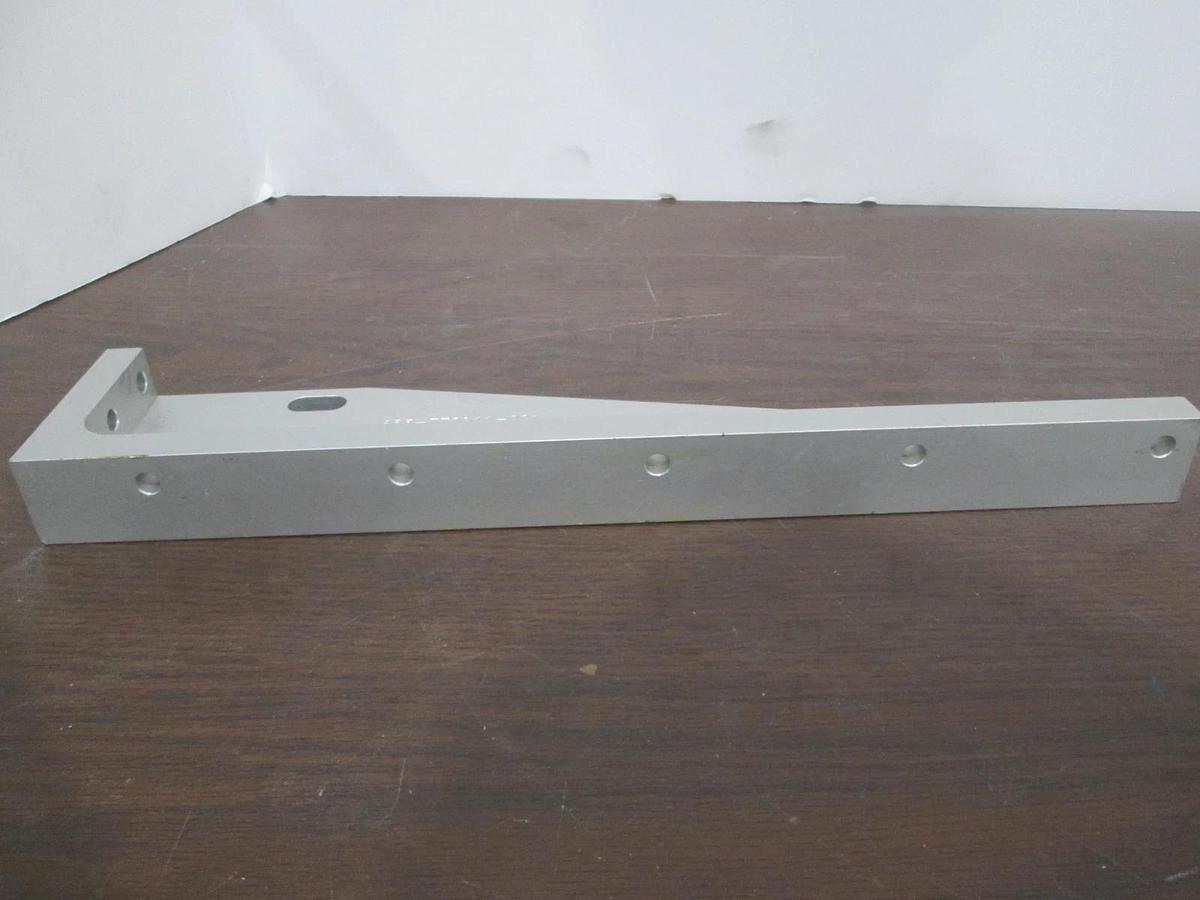 Used AMAT, 655-772911-00 (2), 655-772910-000 (2), Fixture Brackets, Used, Total lot 4