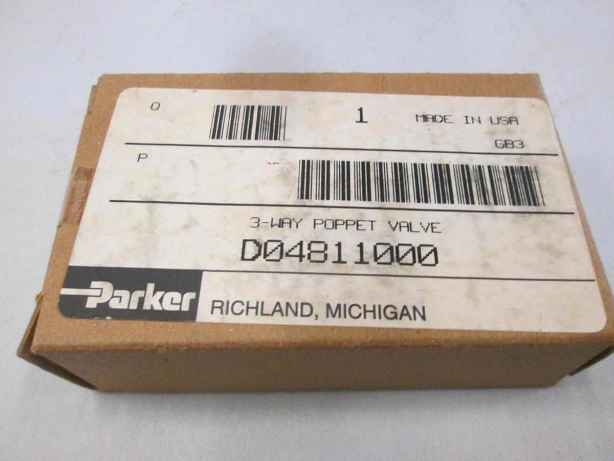 Used Parker, D04811000, 3 Way manual Poppet Valve, New