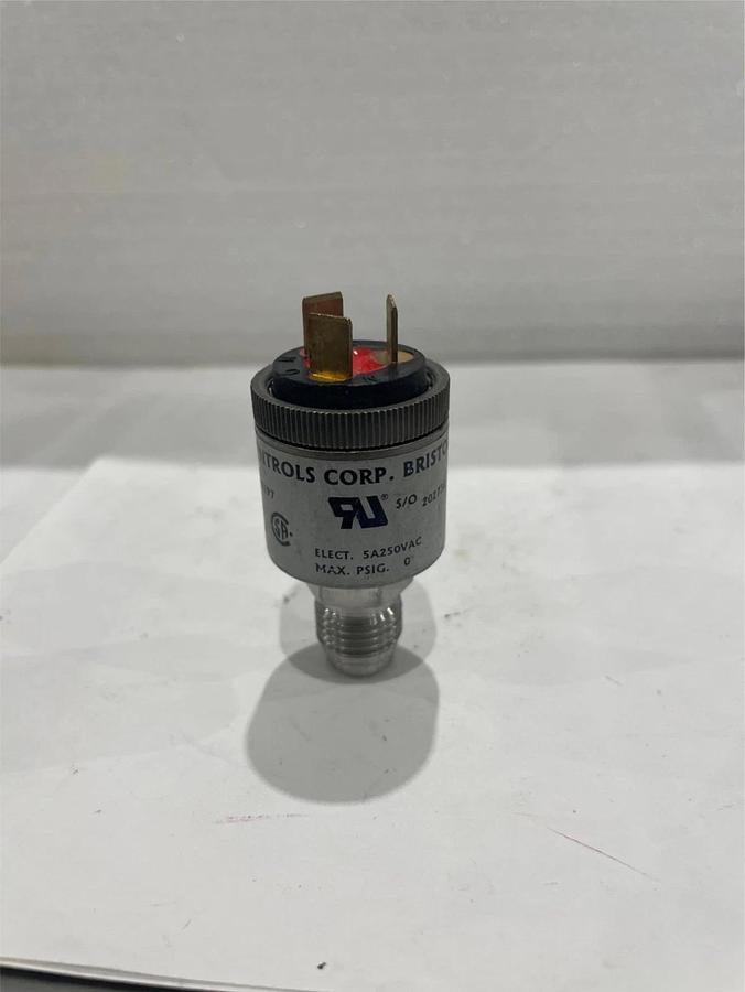 Used Whitman Controls Corp. Bristo, W117V-3H-K52TB-X30297, Vacuum Switch, Used