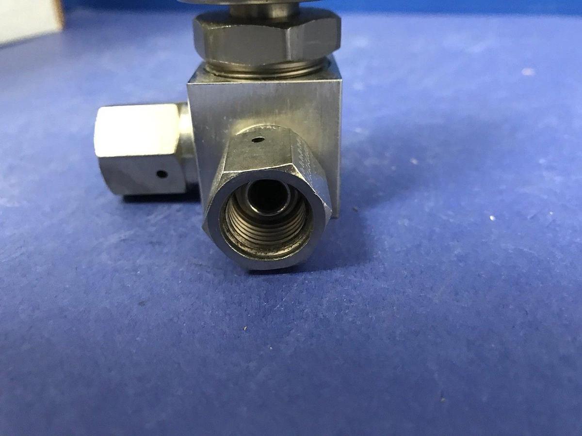 Used Aptech AP3550SM 3-Way, 1/2"FVCR x 1/2" FVCR x 1/4"MVCR , Lot of 2 Used