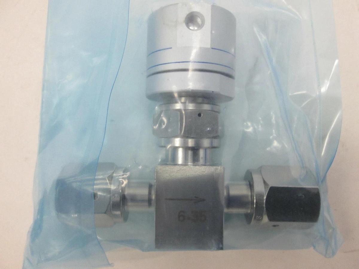 Fujikin, O.P. 3.5-7kgf/cm2G Pneumatic Valve, N.O, New