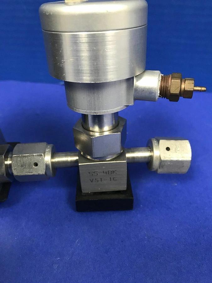 Used Unit UFC-1100 MFC Assy, O2, 400 SCCM w/ SS-4BK-V51-1C Valve, Used