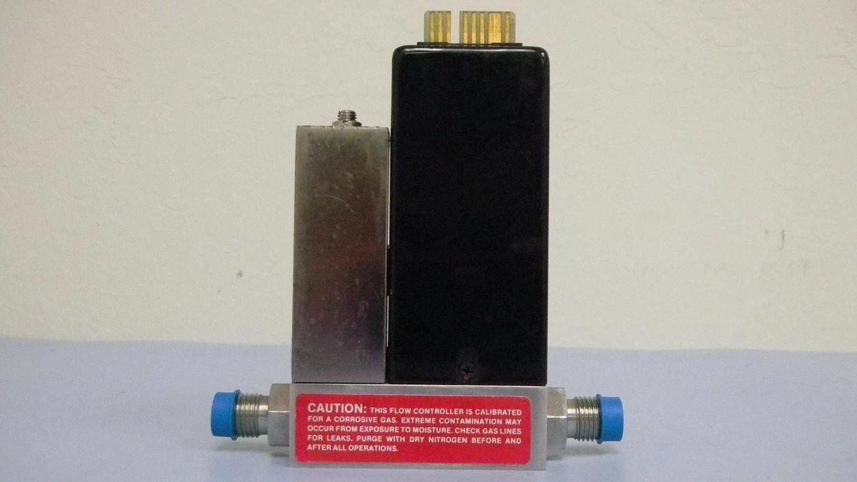 Used Unit UFC-1100A Mass Flow Controller, Gas: NH3, Range: 5SLM, 1/4" M VCR In/Out