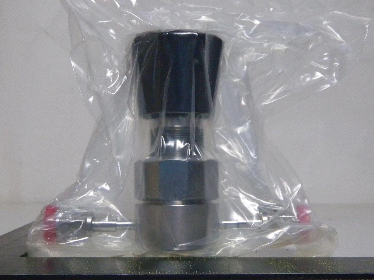 Used Tescom Regulator 44-2261-RH2, 1/2" FVCR/FVCR, NIB